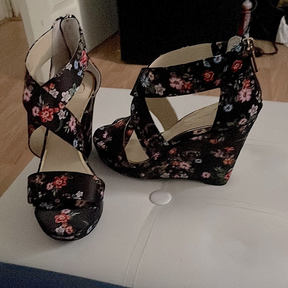 Size 5 1/2 Jessica Simpson black/floral wedges